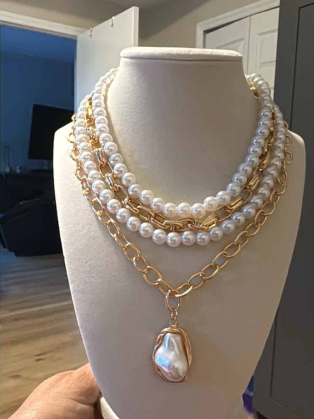 Layered Pearl and Gold Chain Necklace - White/Gold